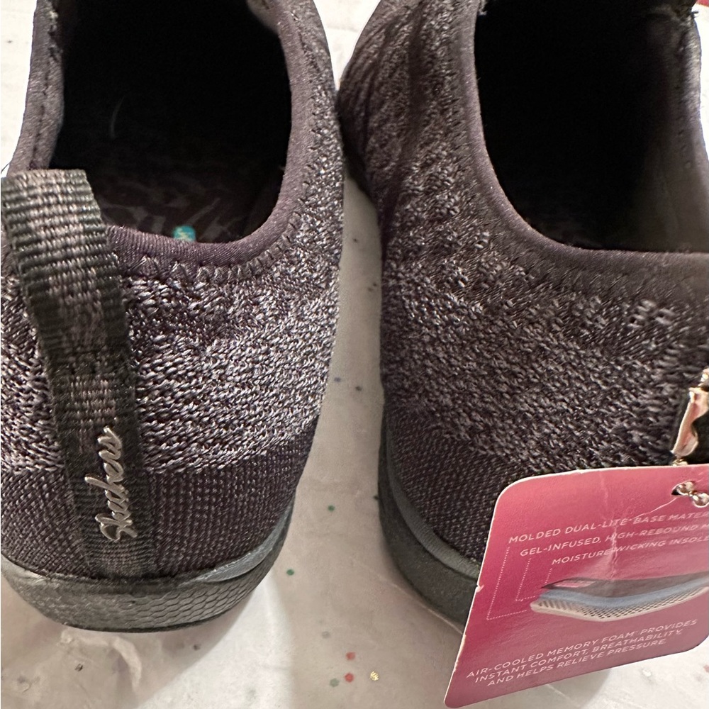 New Skechers - Picture 4 of 6